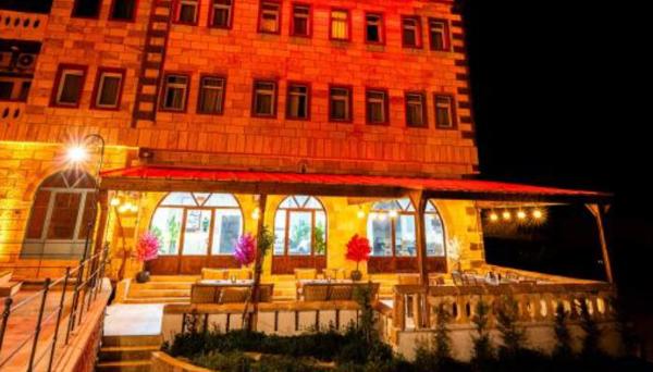 Crazy Horse Hotel