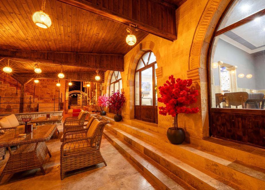 Crazy Horse Hotel