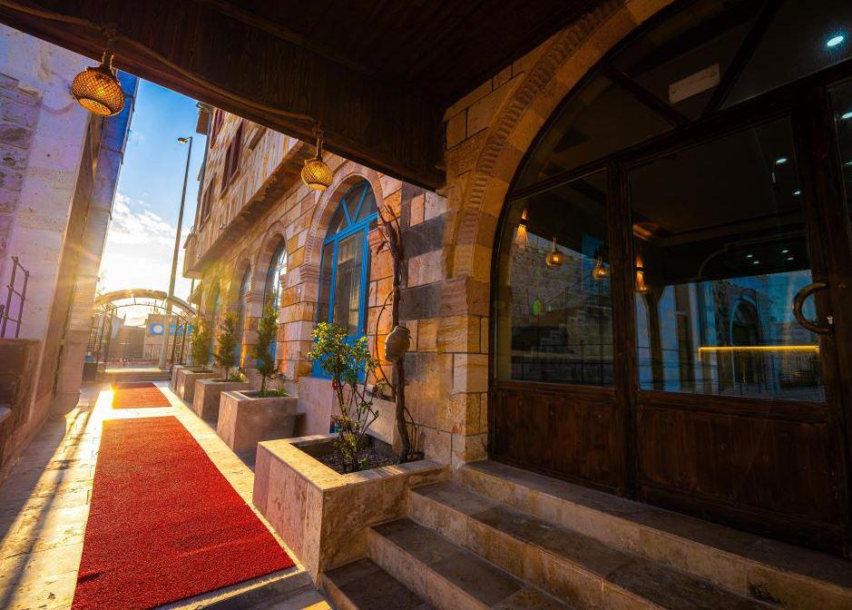 Crazy Horse Hotel