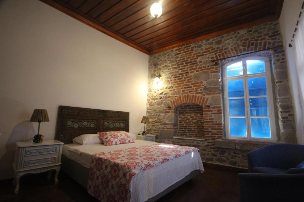 Bergama Taş Konak