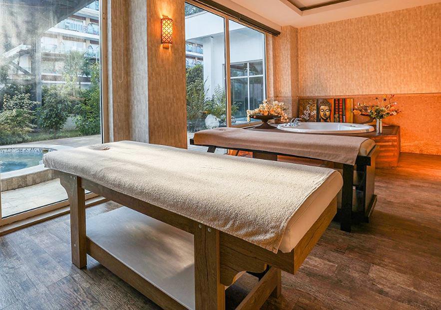 Crystal Waterworld Resort & Spa Hotel