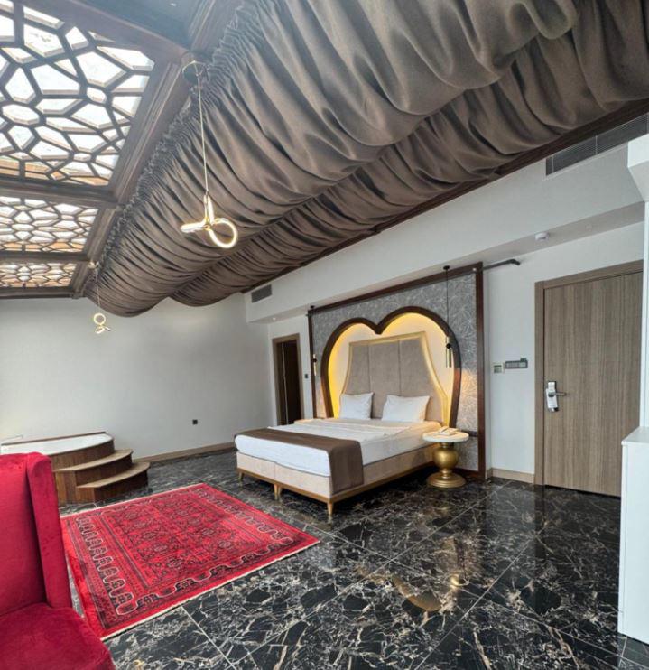 Ween Otel