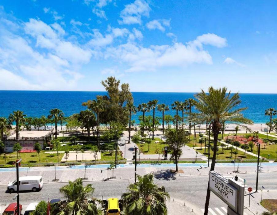 The Corner Park Hotel