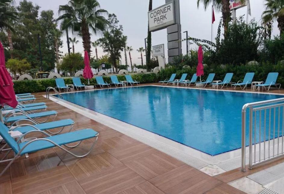 The Corner Park Hotel