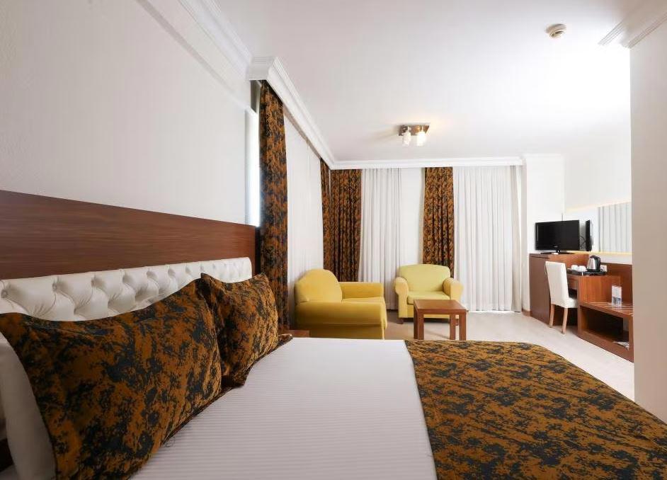 The Corner Park Hotel