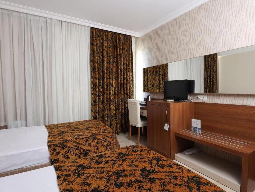 The Corner Park Hotel