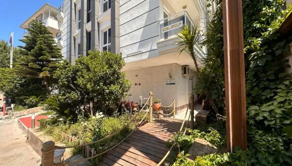 Royal Ezel Hotel