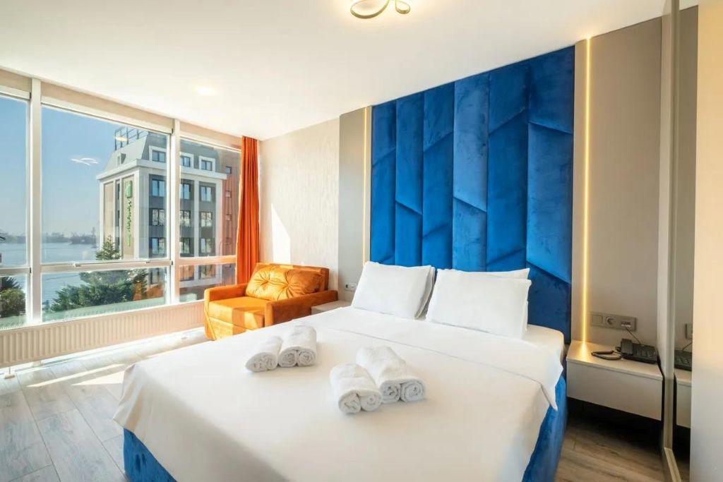 The Port Güzelyalı