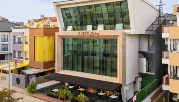 Luff Living Adult Only (+12)