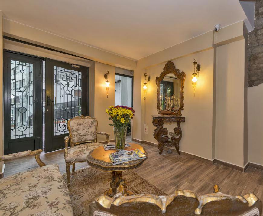 Corner Garden Hotel