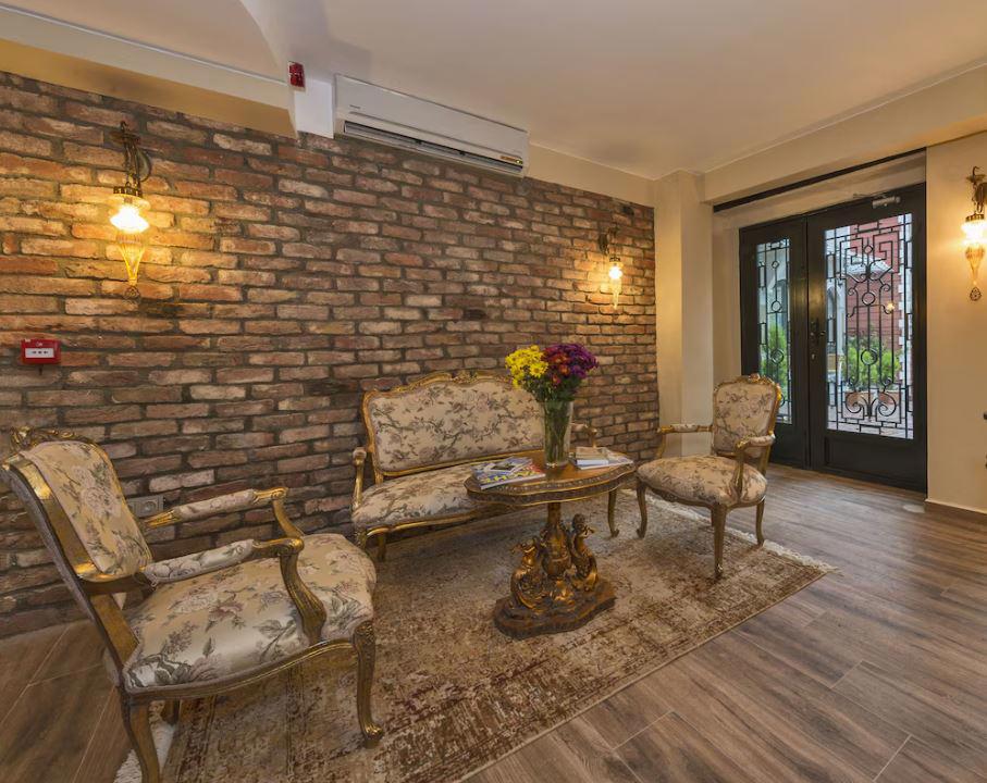 Corner Garden Hotel