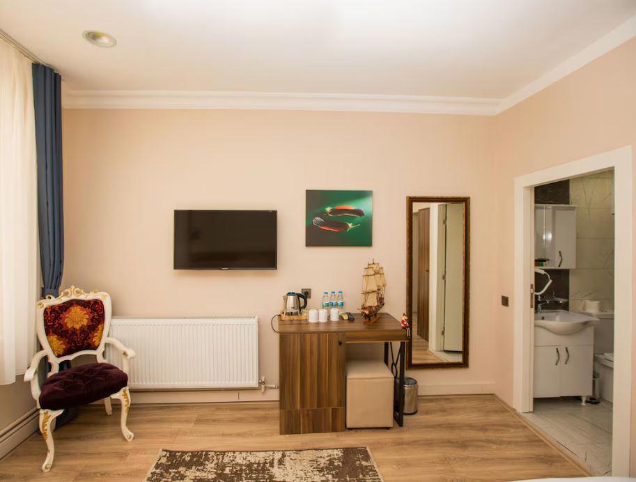 Corner Garden Hotel