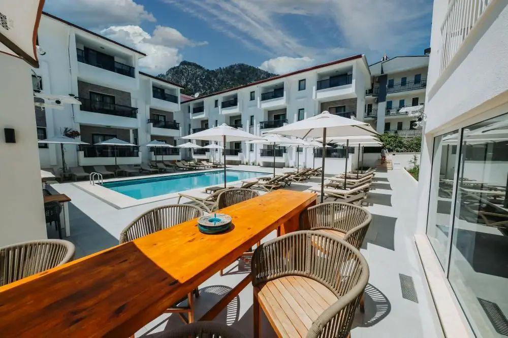 Diplomat Suites