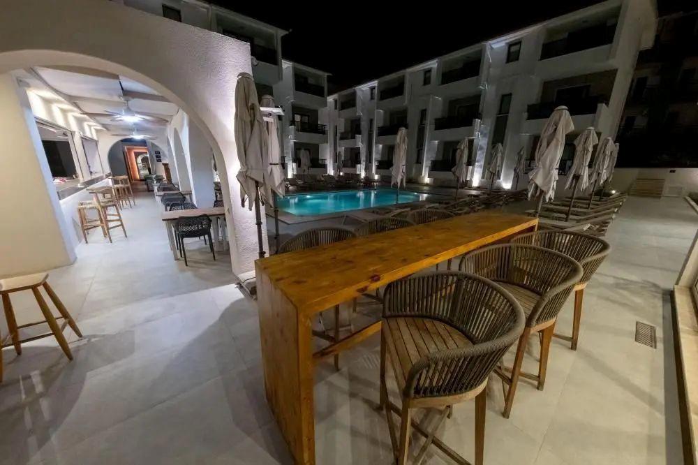 Diplomat Suites