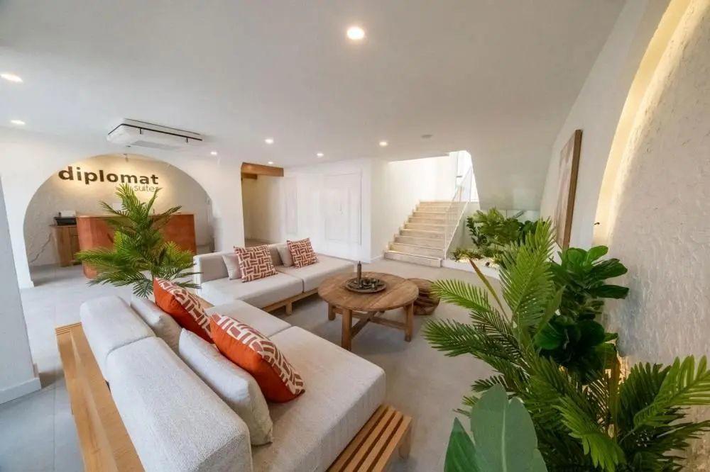 Diplomat Suites