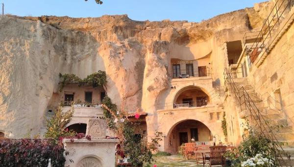 Elkepevi Cave Houses