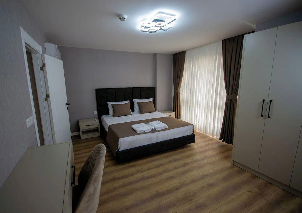 Luxury Life Suites