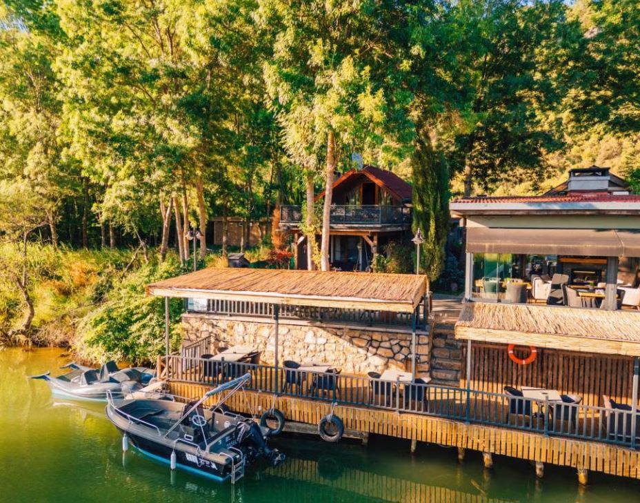 Antik River House