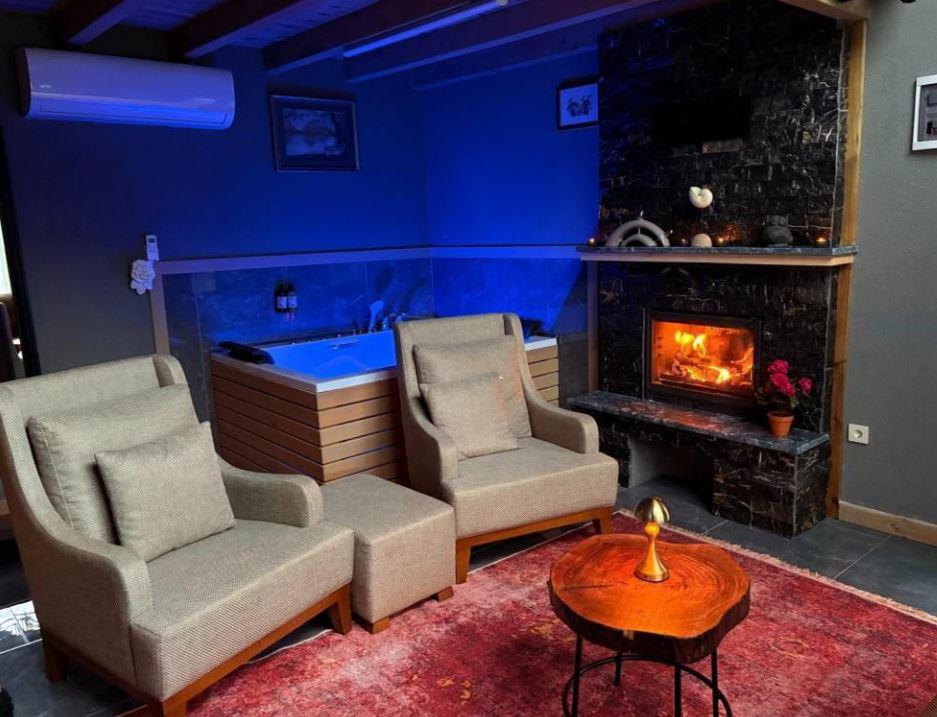 Antik River House