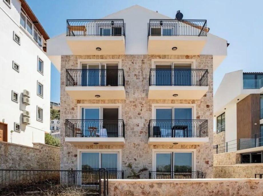 Kas Eylul Suit Apart