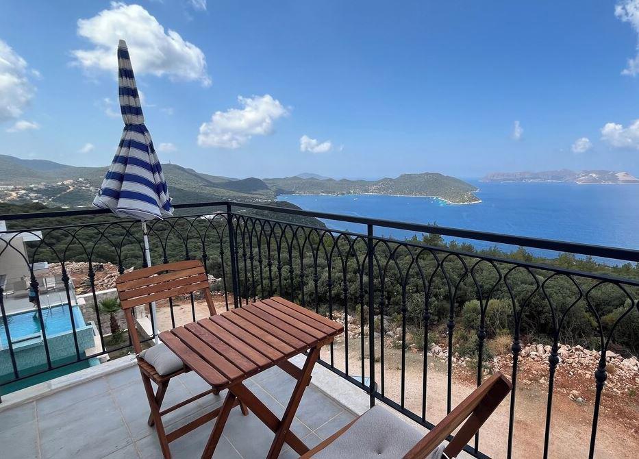 Kaş Eylül Suit Apart