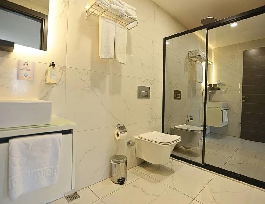 Ren Business Hotel