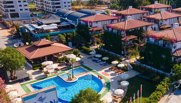 Club Titan Hotel