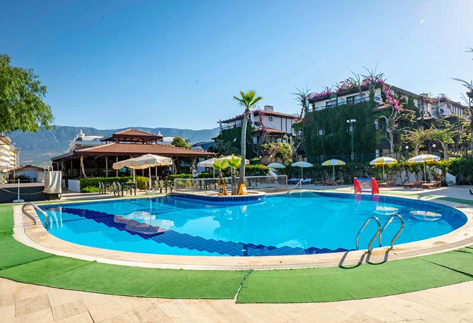 Club Titan Hotel