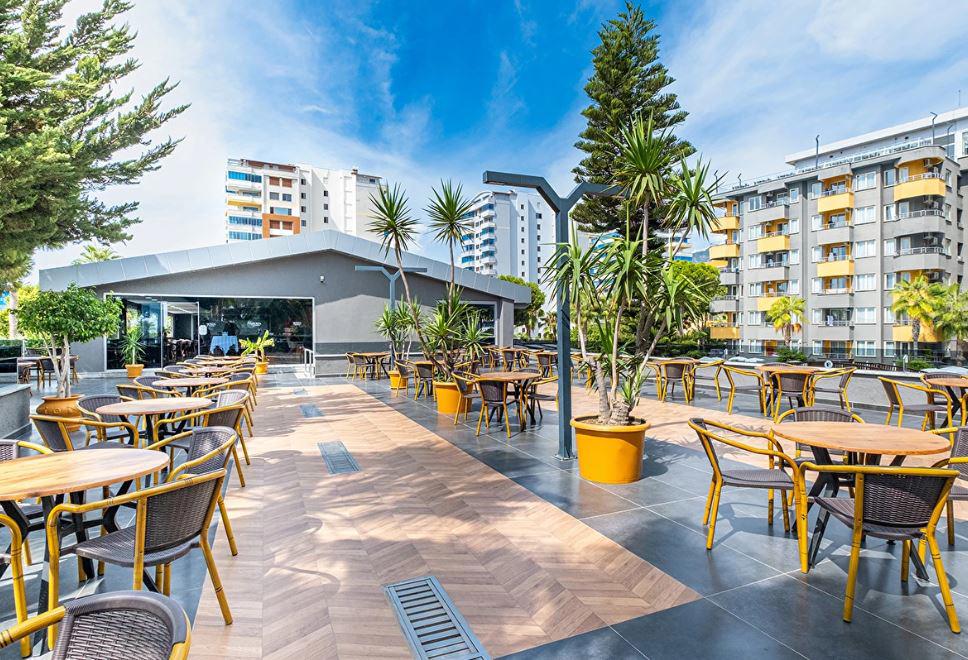 Senza Grand Santana Hotel