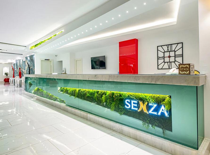 Senza Grand Santana Hotel