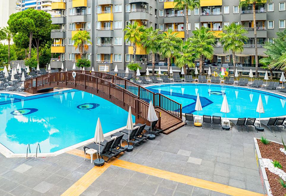 Senza Grand Santana Hotel