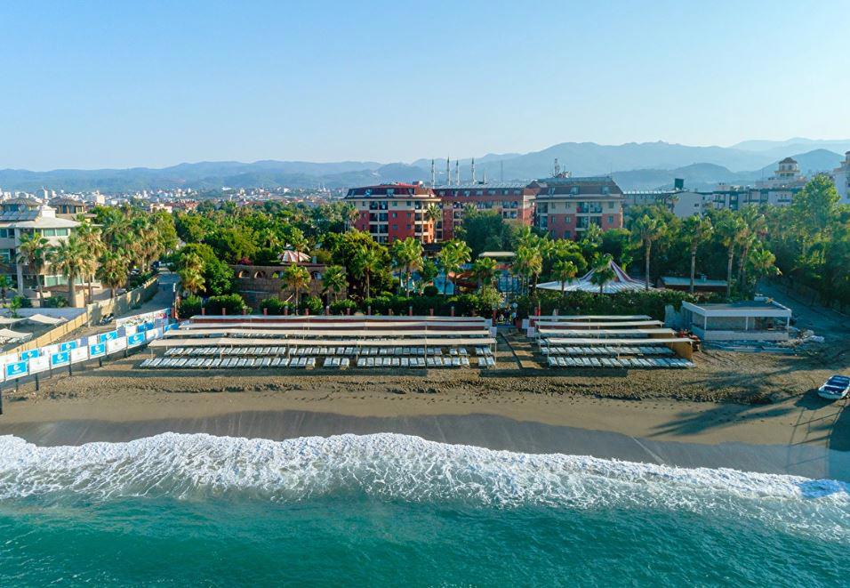 Palmeras Beach Hotel