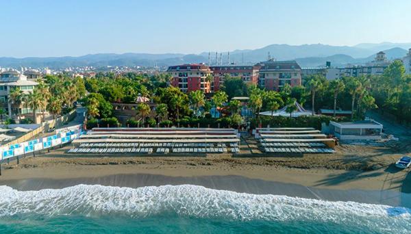 Palmeras Beach Hotel