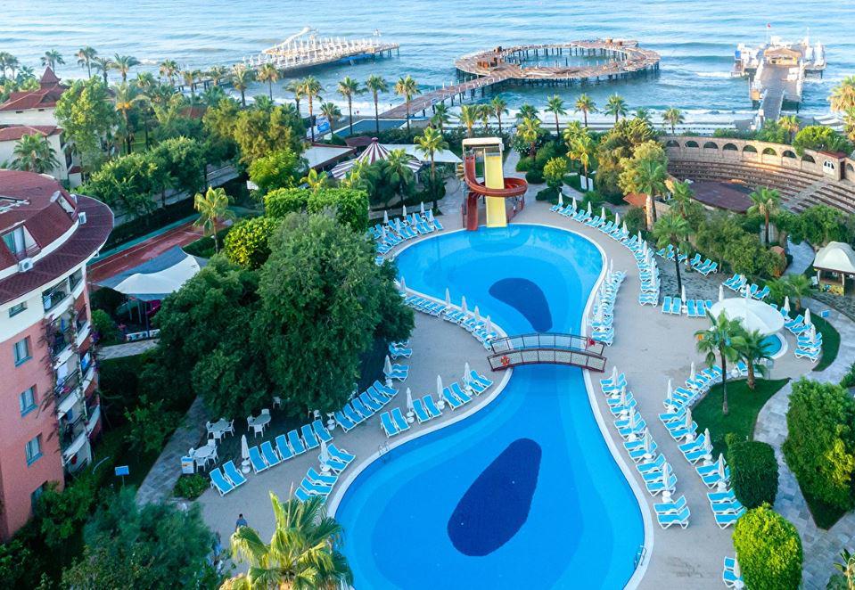 Palmeras Beach Hotel