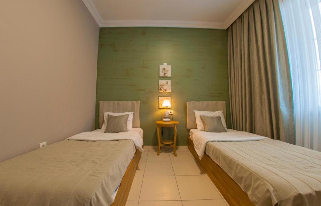 Room Room Motel