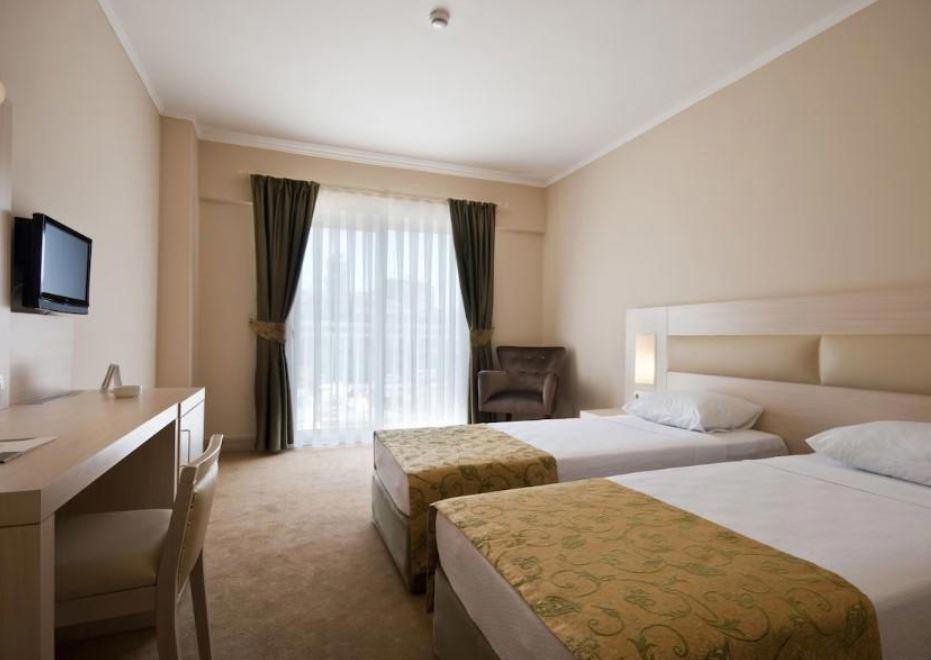 White Lilyum Hotel