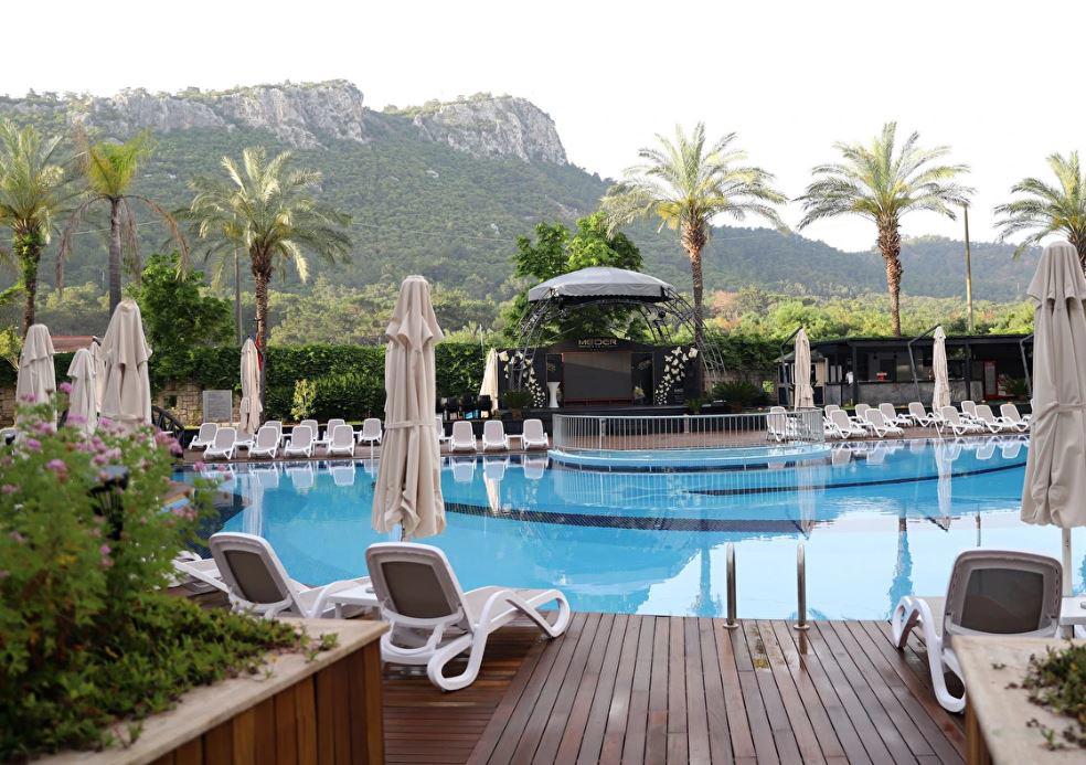 Meder Resort Hotel
