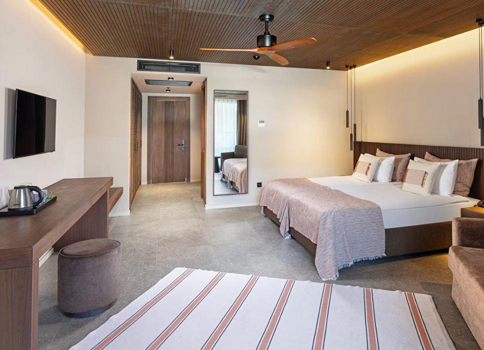 Jacaranda Luxury Hotel