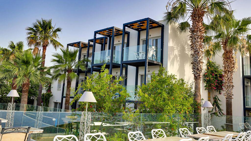 Charm Beach Hotel