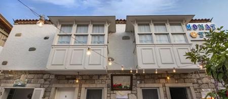 Monat Hotel