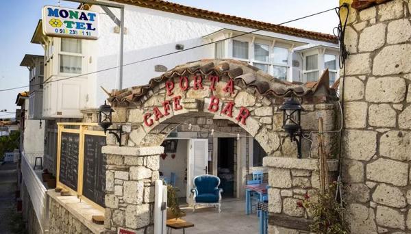 Monat Hotel