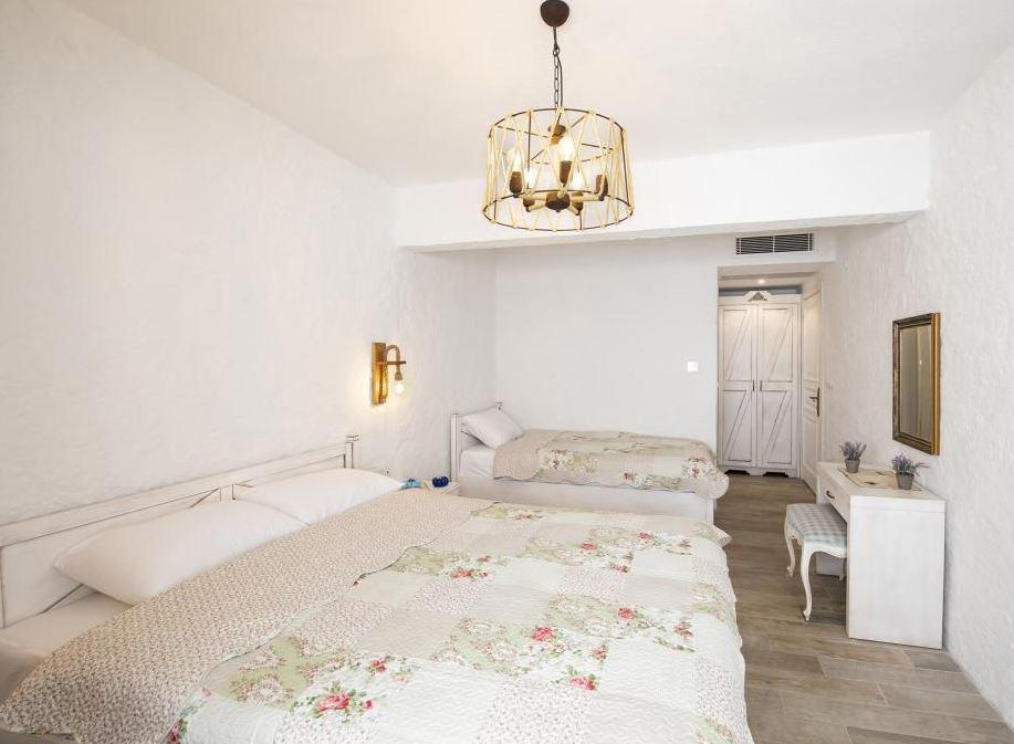 Monat Hotel