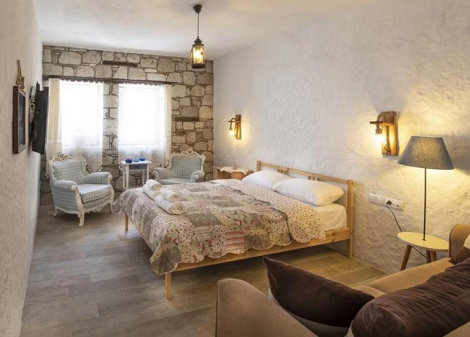 Monat Hotel