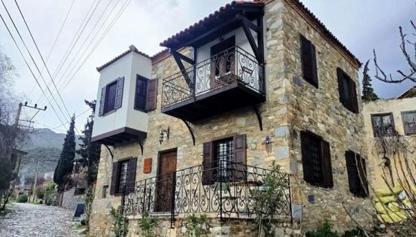 Puli Stone Houses