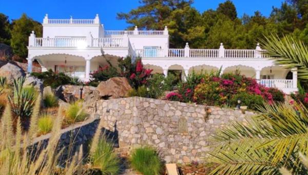 Palace Gökbel Boutique B & B
