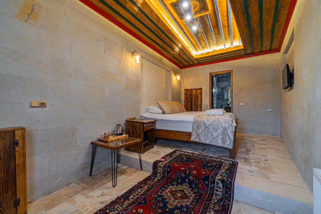 Tyana Cave House