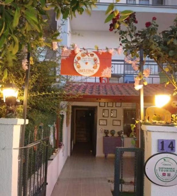 Neşeli Pansiyon Cafe Sığacık
