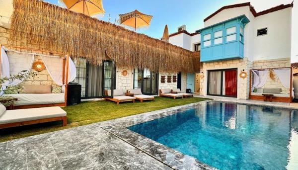 Paradise Hotel Alaçatı