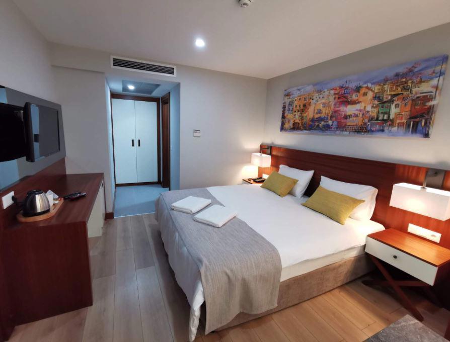 Ada Hotel