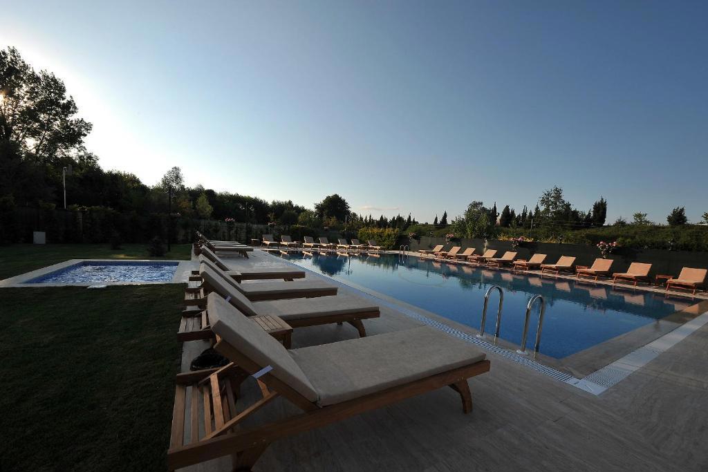 Sapanca Çayır Çimen Otel